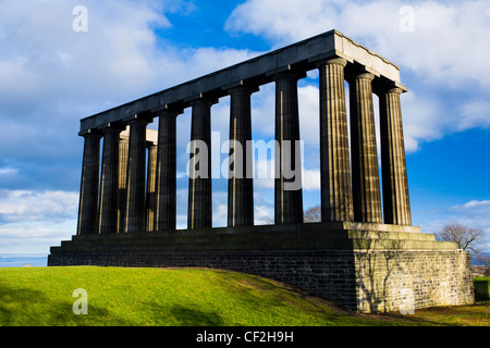 Das National Monument auf Calton Hill, bekannt von vielen als Schande Edinburghs wie es gilt eine unvollständige Erfah Stockfoto