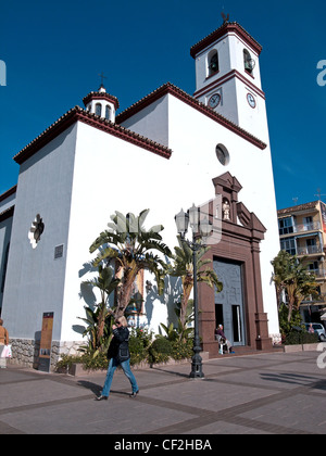 Kirche (Iglesia Nuestra Senora del Rosario) in der Plaza De La Constitución, Fuengirola, Costa Del Sol, Andalusien, Spanien, Europa Stockfoto