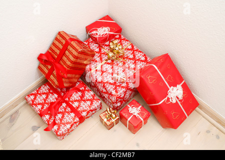 Viele Weihnachtsgeschenke Stockfoto