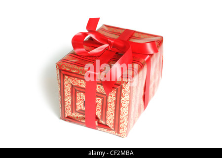 Ein Weihnachtsgeschenk, isoliert auf weiss Stockfoto