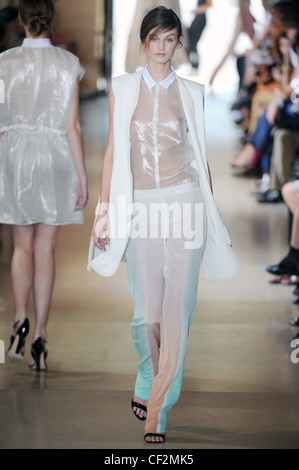 Sharon Wauchob Paris bereit, WearSpringSummer 2012 Stockfoto