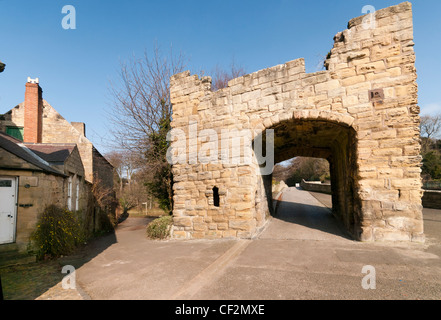 Warkworth Bridge Tower, einem seltenen späten 14. Jahrhundert Stein Torhaus gebaut, um die Brücke über den Fluß Coquet zu stärken. Stockfoto