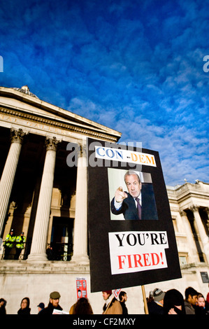 Schüler vor der National Gallery in London demonstrieren gegen Kürzungen der Regierung Bildung. Stockfoto