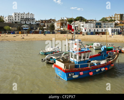 Boote in Broadstairs, einem Badeort an der Isle Of Thanet festgemacht. Stockfoto