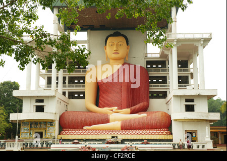 Buddha-Statue im buddhistischen Tempel, Veherahena, Sri Lanka Stockfoto