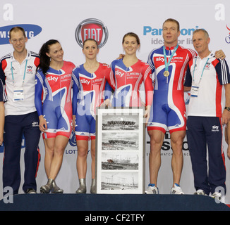 Sir Chis Hoy Victoria Pendleton Shane Sutton Jessica Varnish Laura Trott Team Sky GB im London Olympischen Velodrom 2012 Jess Vickie Stockfoto