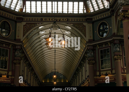 Leadenhall Market in der City of London. Die Lage wurde im Jahr 2001 als Diagon Gasse in Harry Potter und der Philosoph Sto verwendet. Stockfoto