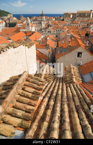 Ein Blick über die Dächer von Terrakotta von Dubrovnik Stockfoto