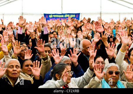 Anhänger feiert den Geburtstag des Hindu-Gottes Ganesh eine hinduistische Festivals am Shoebury East Beach. Stockfoto