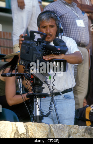 Mexikanische Mann, mexikanische, Mann, erwachsener Mann, fernsehen, tv Kameramann Kameramann, Kameramann, Kamerateam, Reportage, Acapulco, Guerrero, Mexiko Stockfoto