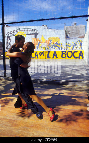 Tango-Tänzer im Viertel La Boca. Buenos Aires. Argentinien. Süd-Amerika. Stockfoto