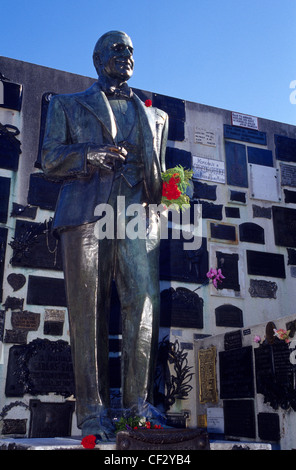 Carlos Gardel Statue auf seinem Grab im Friedhof La Chacarita. Buenos Aires. Argentinien. Süd-Amerika. Stockfoto