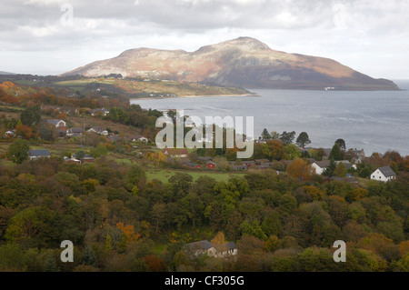 Holy Island betrachtet von Glenashdale auf der Isle of Arran. Stockfoto