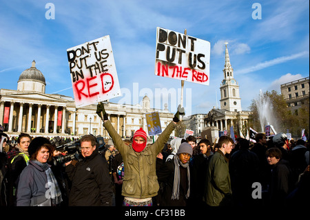 Studenten demonstrieren gegen Kürzungen der Bildung auf dem Trafalgar Square. Stockfoto