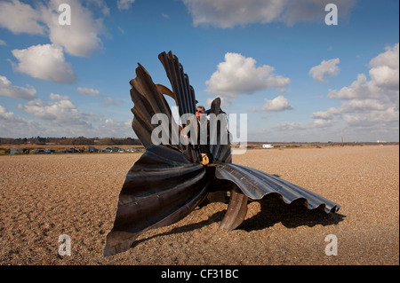 Maggi Hamblings "Jakobsmuschel", eine Skulptur, Komponisten Benjamin Britten in Aldeburgh, Suffolk, England zu feiern. Feb 2012. Stockfoto