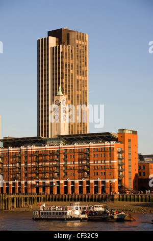 Der OXO Tower am Südufer der Themse. Das Gebäude enthält, Kunst und Kunsthandwerk sowie Wohn-Wohnung Stockfoto