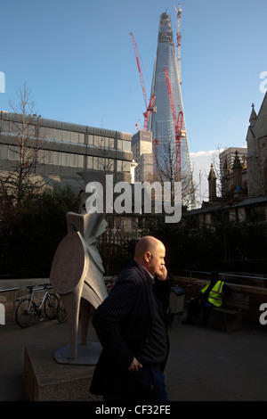 der Shard Wolkenkratzer von Southwark Kathedrale gesehen Stockfoto