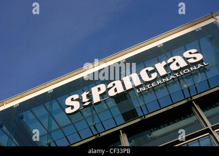 St. Pancras International Station Schild am neuen Haus Eurostar. Stockfoto