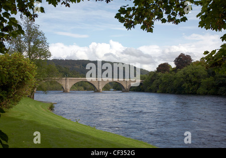 Dunkeld Brücke über den Tay zwischen Dunkeld und Birnam von Thomas Telford, fertiggestellt 1809. Stockfoto