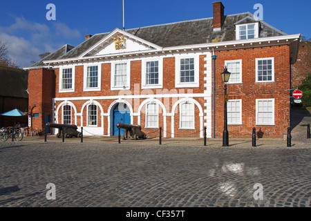 Das Custom House am Exeter Kai wurde 1680-1 errichtet und wurde von Zoll- und Akzisenverwaltung bis 1989. Stockfoto