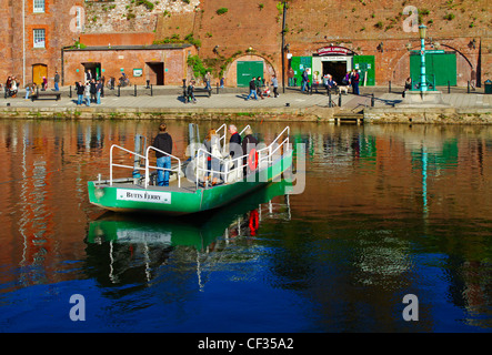 Der Hintern Ferry, betrieben eine Hand Fußgänger Seilfähre, die den Fluss Exe durchquert. Stockfoto