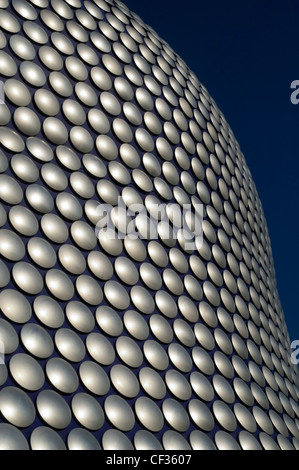 Silberscheiben auf dem Selfridges Gebäude an der Bullring Shopping Centre in Birmingham. Stockfoto