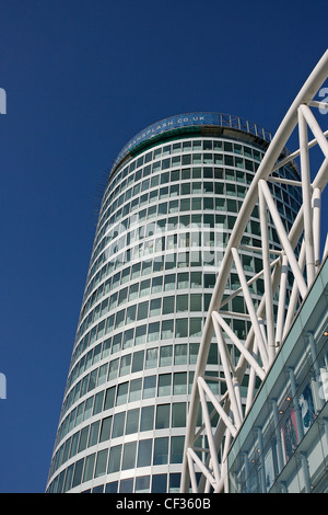 Moderne Entwicklung in Rotunde mit einem Einkaufszentrum in der Nähe in Birmingham. Stockfoto