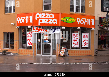 Pizza Pizza Restaurant in Toronto, Yonge street Stockfoto