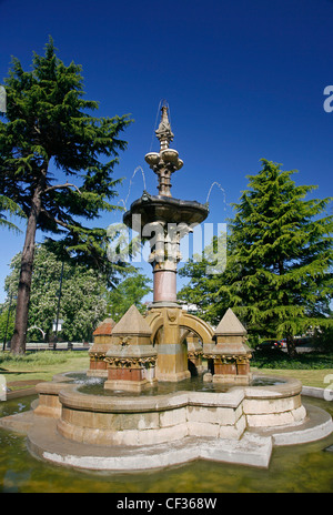 Dekorative Stein Hitchman Brunnen Jephson Gardens in der Nähe von Leamington Spa. Stockfoto