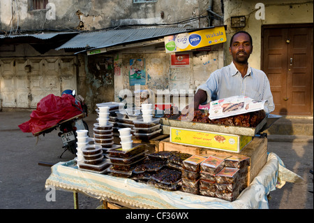 Anbieter verkaufen Feigen in Stone Town Sansibar Tansania Stockfoto