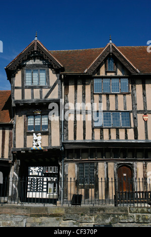 Die Holz gestaltete Fassade im Lord Leycester Hospital in Warwick. Stockfoto