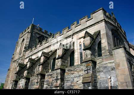 Ein Blick auf Westgate und St James Chapel in Warwick. Stockfoto