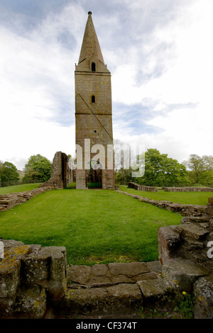 Ein Blick auf den Turm und die Ruinen der Restenneth Priory. Die alten Priorat-Kirche in Restenneth von Forfar, wird angenommen Stockfoto