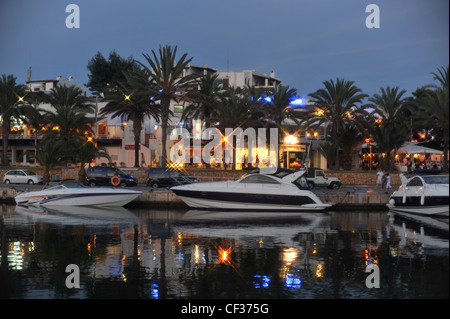 Teure Sportboote im Yachthafen von Cala d ' or Mallorca Balierics Stockfoto