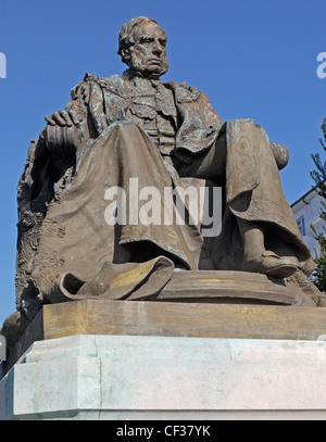 Statue von William Cavendish 7. Duke of Devonshire, der Einfluss auf die Entwicklung des Ortes von Eastbourne war. Die Stockfoto