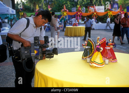 1, mexikanische, mexikanische, Mann, erwachsener Mann, fernsehen, tv Kameramann Kameramann, Kameramann, Kamerateam, Reportage, Acapulco, Guerrero, Mexiko Stockfoto