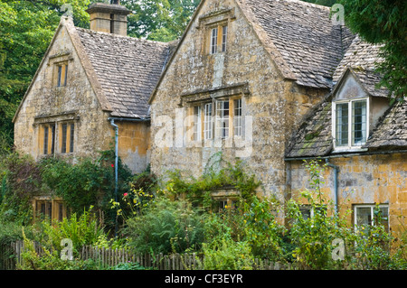 Eine traditionelle Cotswold-Hütte in dem malerischen Dorf Bibury. Stockfoto