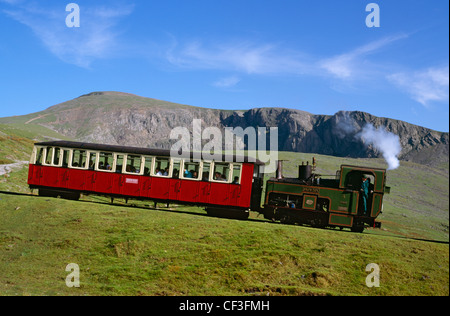 Ein kohlebefeuerten Dampflokomotive (Snowdon Nr. 4) und Beförderung der Snowdon Mountain Railway zwischen Hebron und Hal aufsteigend Stockfoto