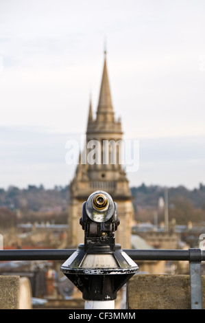 Blick in Richtung All Saints Church, jetzt die Bibliothek des Lincoln College von Carfax Tower in Oxford. Stockfoto