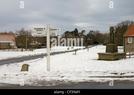 Goathland Dorfmitte im Winter. Stockfoto