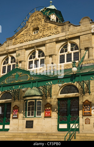 Exterieur des Harrogate der Königssaal, eine atemberaubende Edwardian Theater 1903 erbaut, ein Ort für Veranstaltungen, Kunst und Unterhaltung. Stockfoto