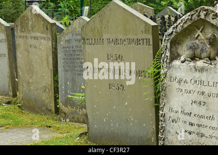 William und Mary Wordsworth Grab zusammen mit anderen Mitgliedern der Familie Wordsworth in St. Oswalds Kirchhof. Stockfoto