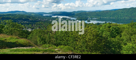 Panoramasicht auf See Windermere von Orrest Head. Stockfoto