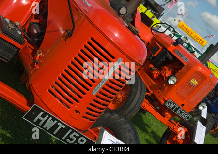 Oldtimer Traktoren auf dem Display an der Great Yorkshire Show. Stockfoto