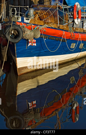 Das ehemalige RNLI-Rettungsboot Mary Ann Hepworth im Hafen von Whitby. Das Rettungsboot zu so original wie möglich nahe restauriert wurde und Stockfoto