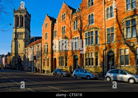 Dean Court Hotel und St Wilfrid katholische Kirche Duncombe vorhanden. Stockfoto