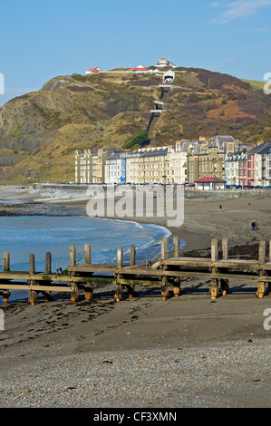 Sand und Kies-Strand von Marine Terrace am Strand von Aberystwyth. Stockfoto