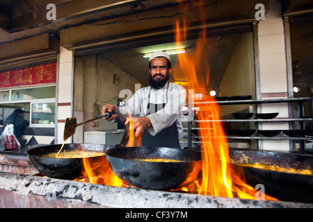 Huhn kochen Karahi in einem Restaurant in Islamabad, Pakistan Stockfoto