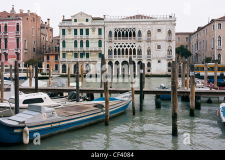 Ca d ' Oro Palast (16. Jh.) von Rialto-Markt auf dem Canal Grande-Venedig, Venezia, Italien, Europa Stockfoto