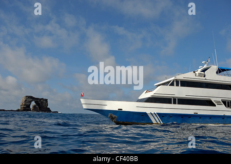 Taucher Boot von Darwins Arch, Darwin Insel, Galapagos-Inseln, Ecuador Stockfoto